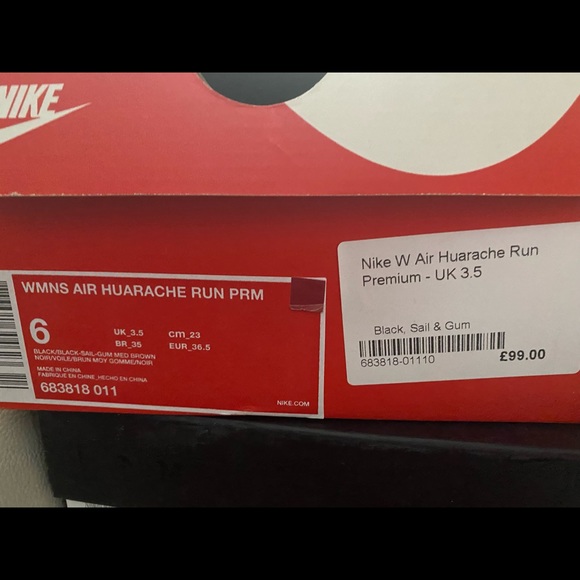 Black premium huarache run with gum bottoms like new! - Picture 5 of 5